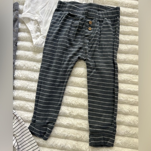 10 Piece Carter’s Toddler Boy’s Size 18-24M Long-Sleeves
& Pants/ Outfit Bundle - Picture 8 of 10